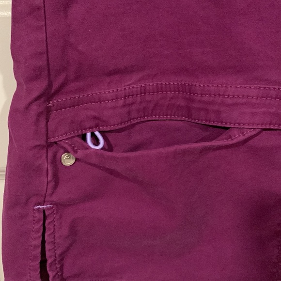 HEALTHPRO Scrub Too with pockets, badge ring and pen holder on sleeve - Picture 6 of 7